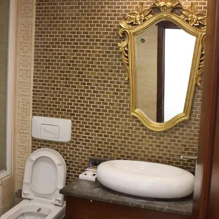Old City Eros Hotel מלון